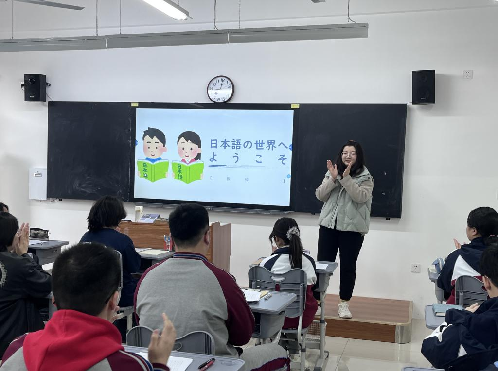 これから、一緒に日本語を勉強しましょう  （从今天起，一起学习日语吧！） ——济南德雅高级中学小语种开课啦