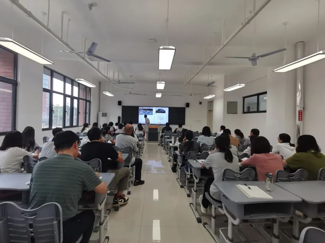 功勋领航，薪火相传——济南德雅高级中学功勋教师示范课集中展示